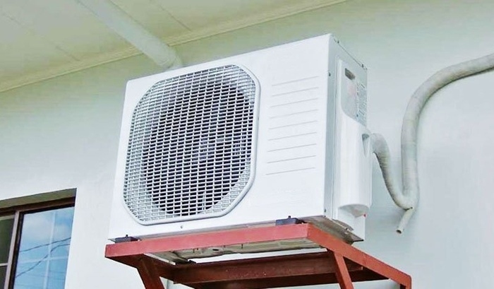 Máy lạnh hết gas thì cục nóng có chạy không