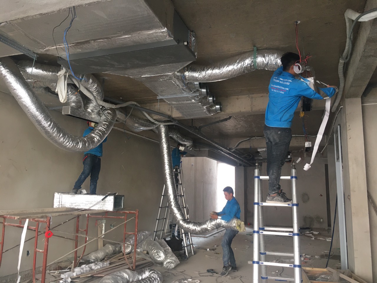 Thi công máy lạnh dẫn ống gió
