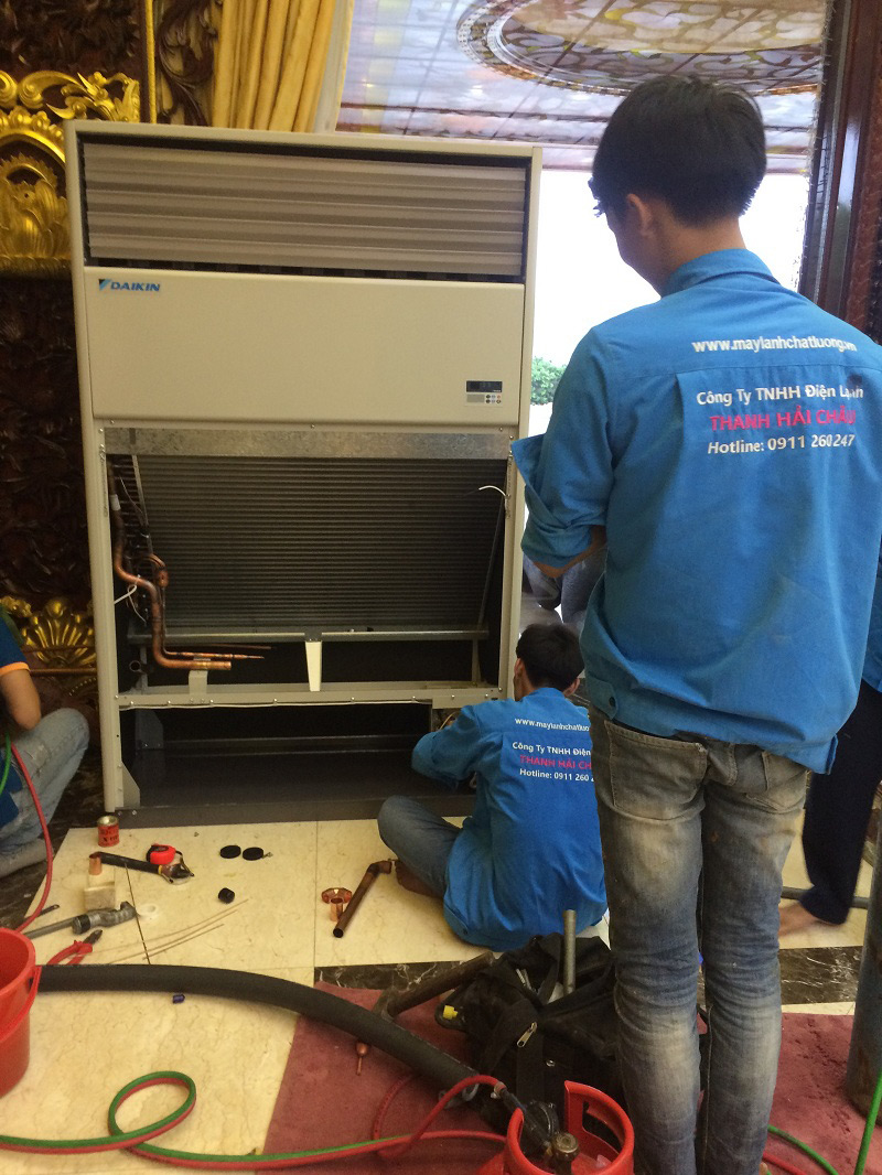Lắp đặt máy lạnh tủ đứng 10 HP Daikin
