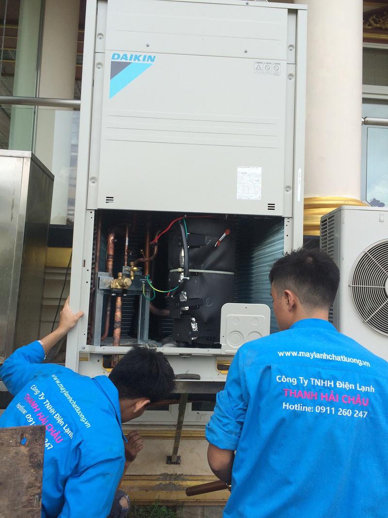 Máy lạnh tủ đứng Daikin FVGR10NV1