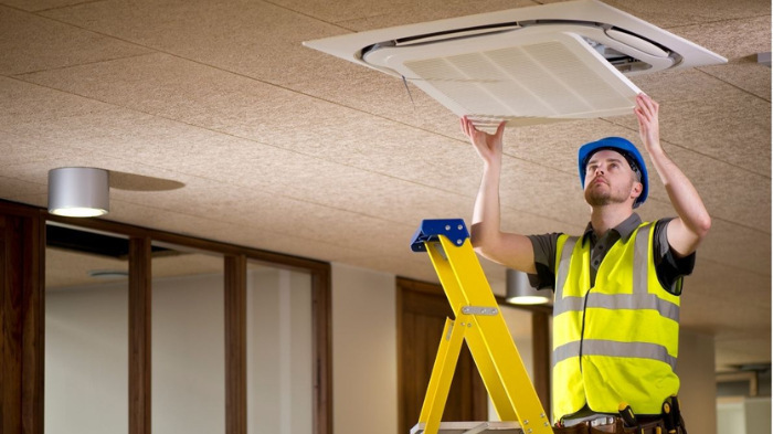 Máy lạnh âm trần bị chảy nước