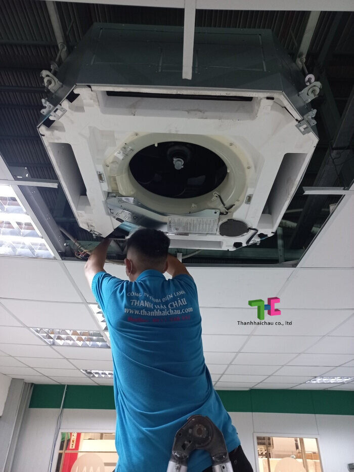 Lắp đặt máy lạnh âm trần Toshiba
