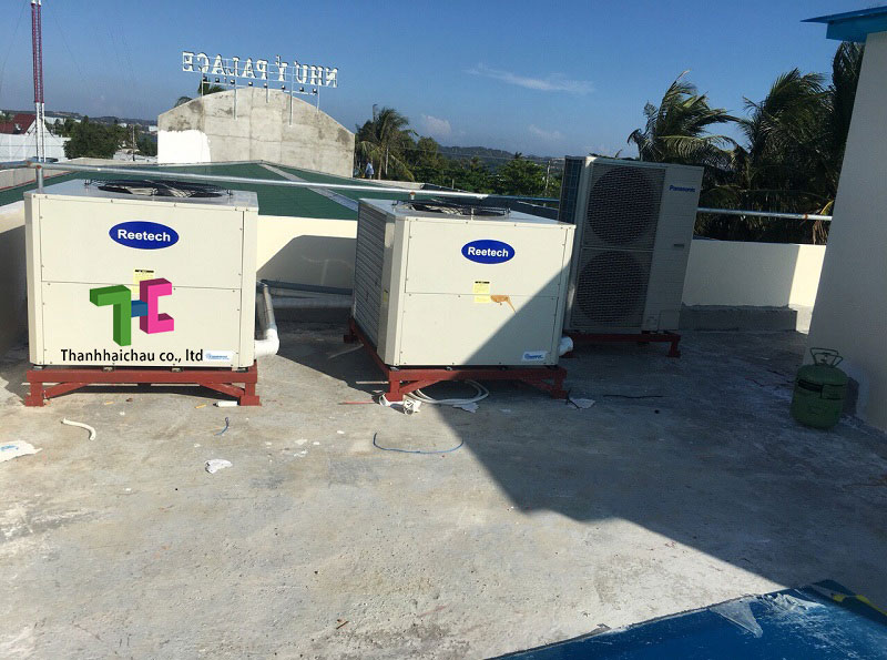 Lắp đặt dàn nóng máy lạnh Reetech giấu trần 10 HP cho nhà hàng tiệc cưới