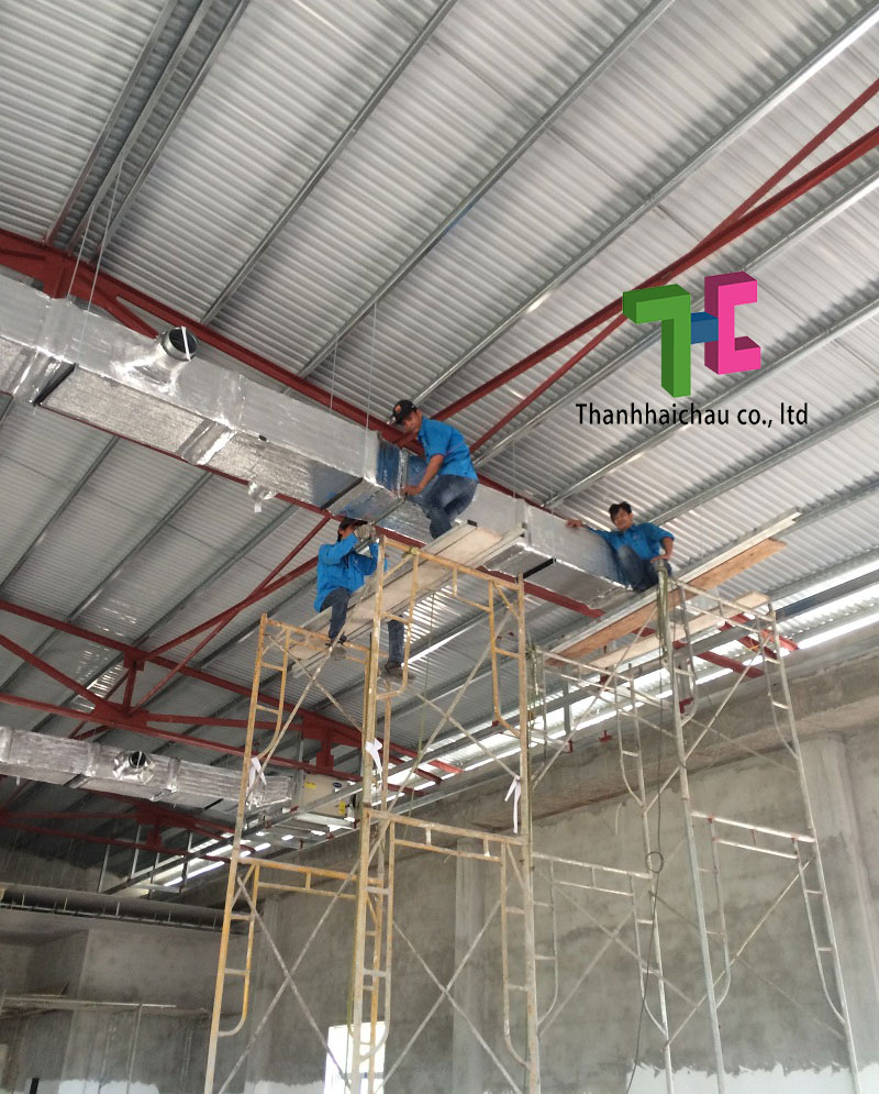 Kết nối ống gió cứng - thi công máy lạnh cho nhà hàng tiệc cưới