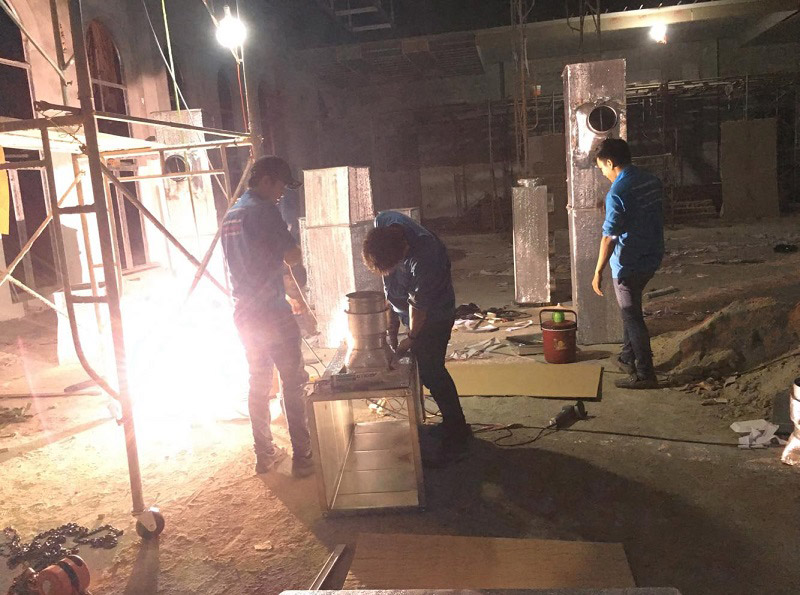 Thi công ống gió cứng cho nhà hàng tiệc cưới
