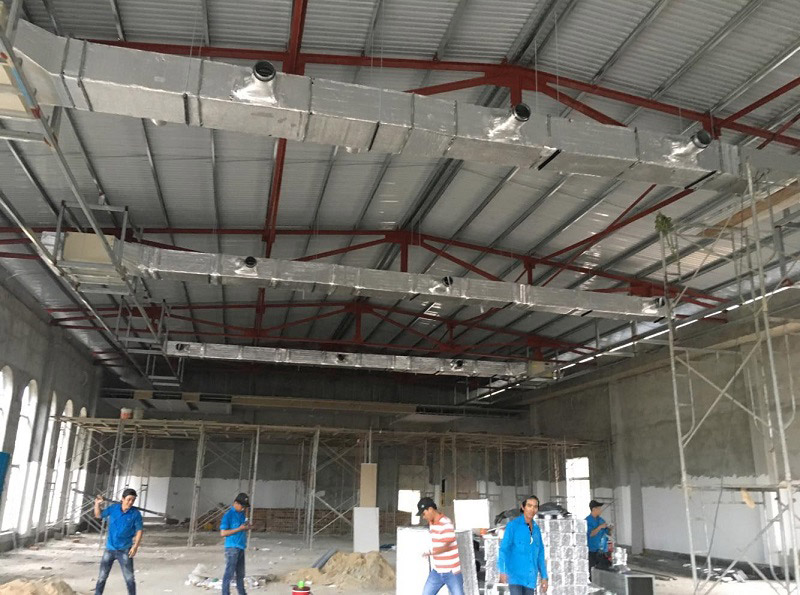 Đã hoàn thiện lắp ống gió cứng - thi công máy lạnh nhà hàng tiệc cưới