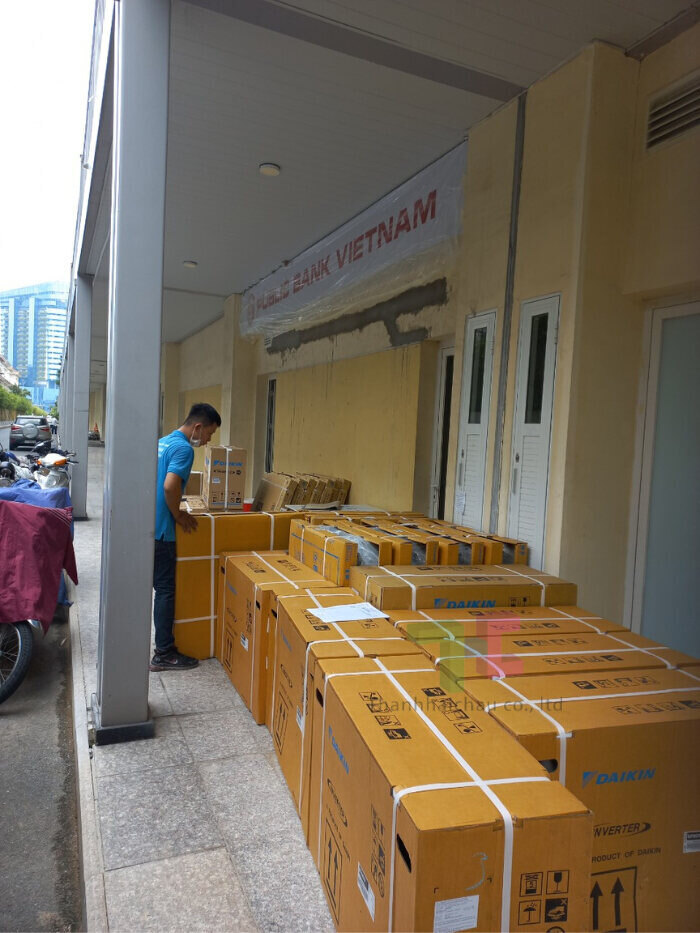 Vận chuyển, tập hợp thiết bị và máy móc đến công trình