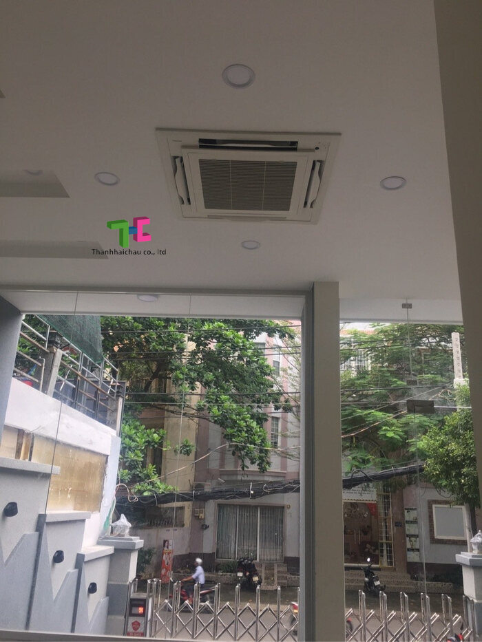 Thi công máy lạnh âm trần Toshiba cho nhà phố
