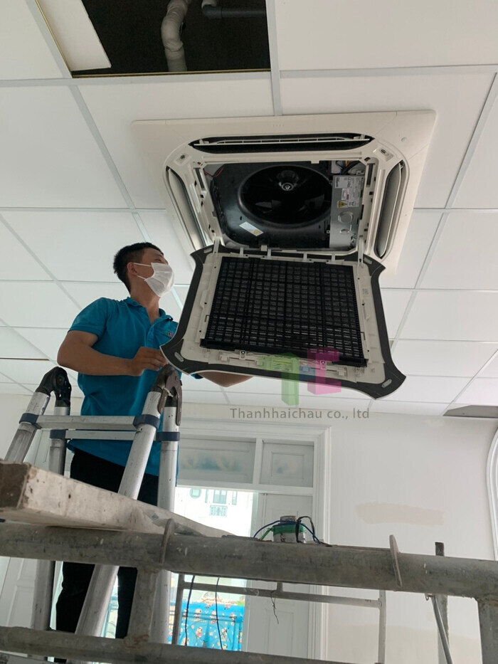 Lắp máy lạnh âm trần LG