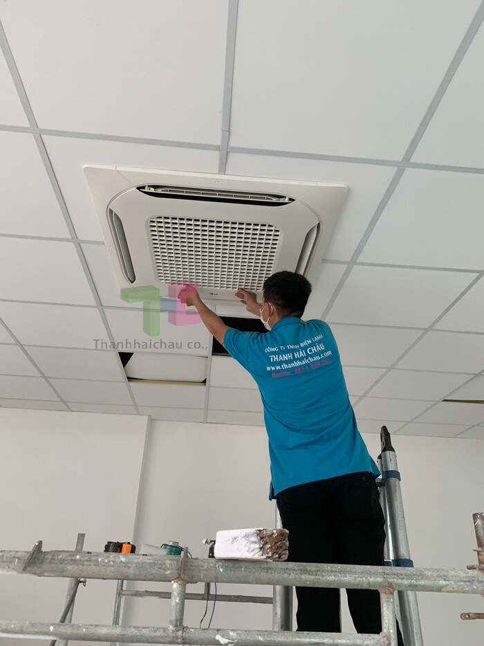 Lắp máy lạnh âm trần LG
