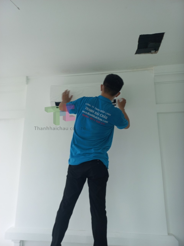 Lắp máy lạnh treo tường LG