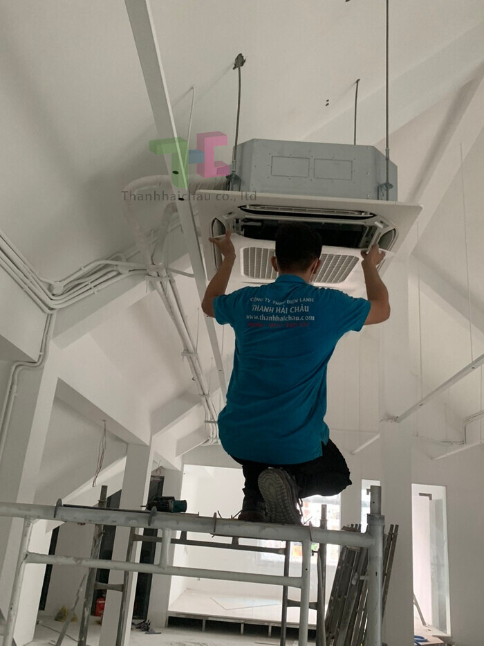 Lắp máy lạnh âm trần LG